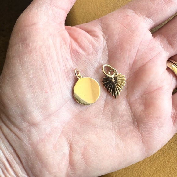 Jane Win 2 Small Charms - Picture 5 of 5